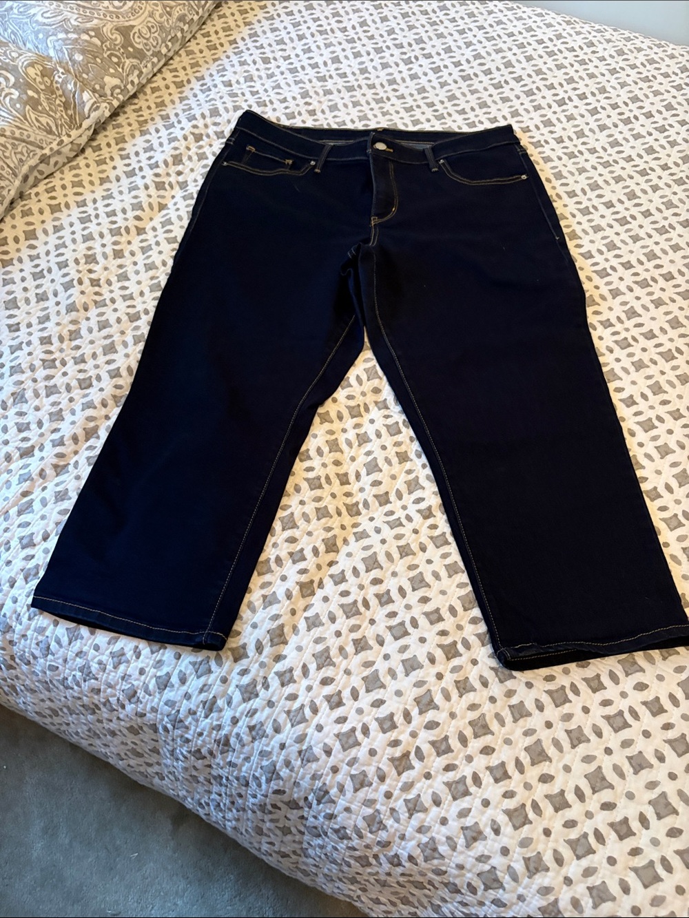 Levi's Dark Blue Cropped Jeans with Contrast Stitching